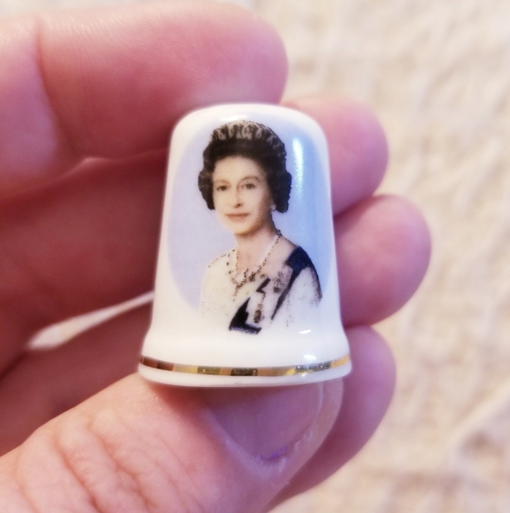 Queen Elizabeth II Thimble Vintage Sir George Sewing Collectible Royal Family
